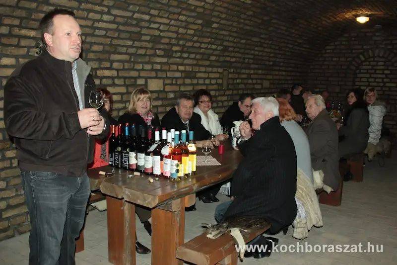 Koch Csaba borkóstolót tart